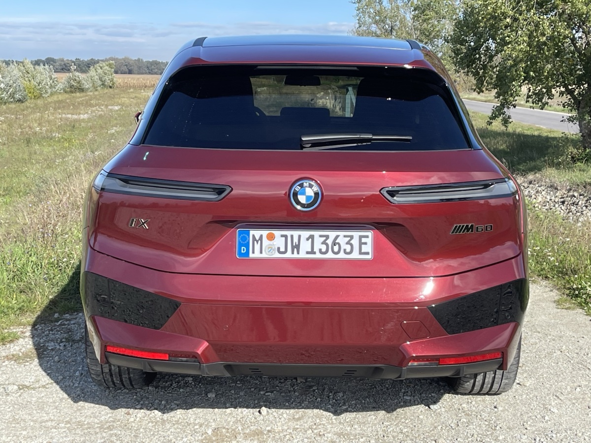 BMW iX M60 (2022)