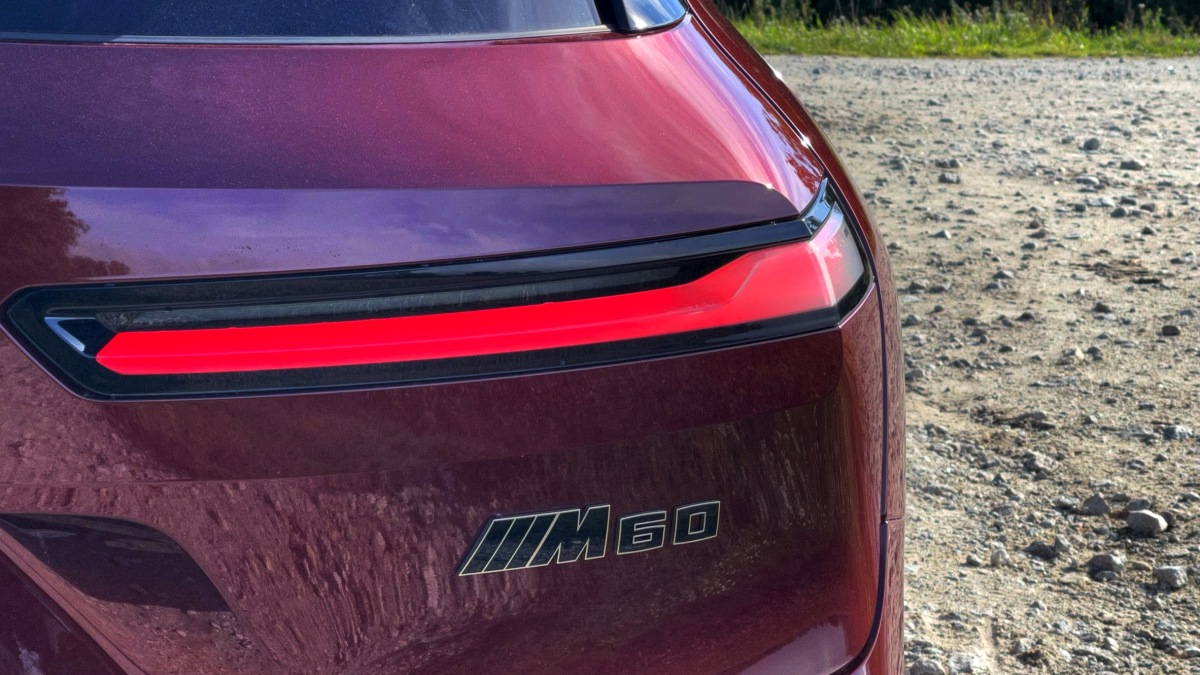 BMW iX M60 (2022)