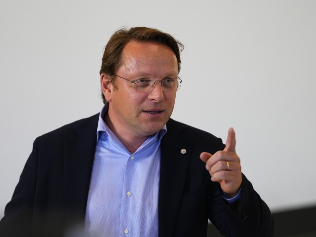 Olivér Várhelyi