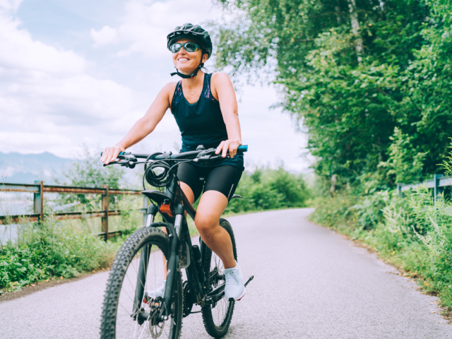 bicykel, cyklistika, cyklistka, cykloturistika, cyklotrasa, cyklocesta, bicyklovanie, prilba