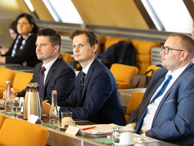 Kandidáti na verejného ochrancu práv, zľava Marián Török, Maroš Matiaško, Róbert Dobrovodský