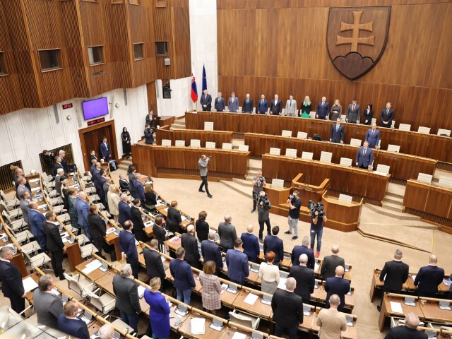 poslanci, parlament, minúta ticha, streľba na Zámockej