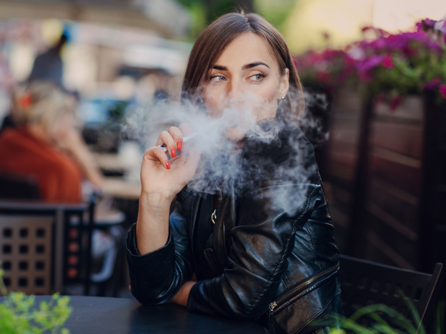 vapovanie, vaping, elektronická cigareta, dym, žena