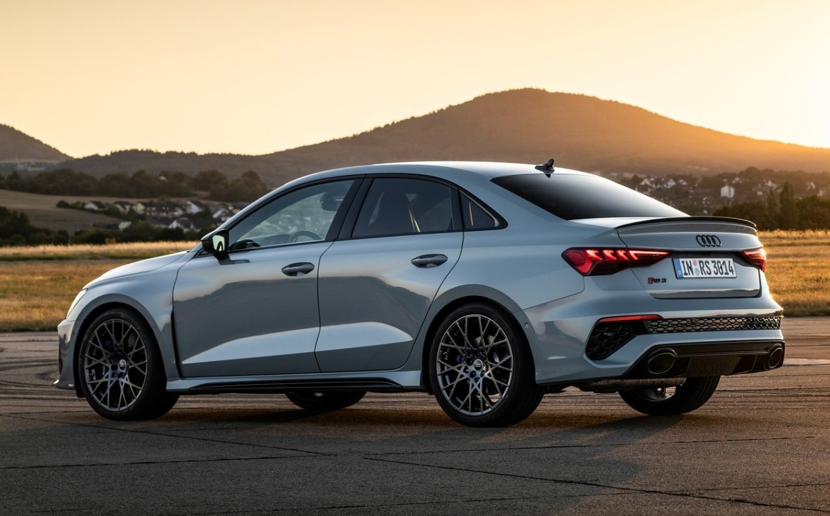 Audi RS3 Sedan performance 11