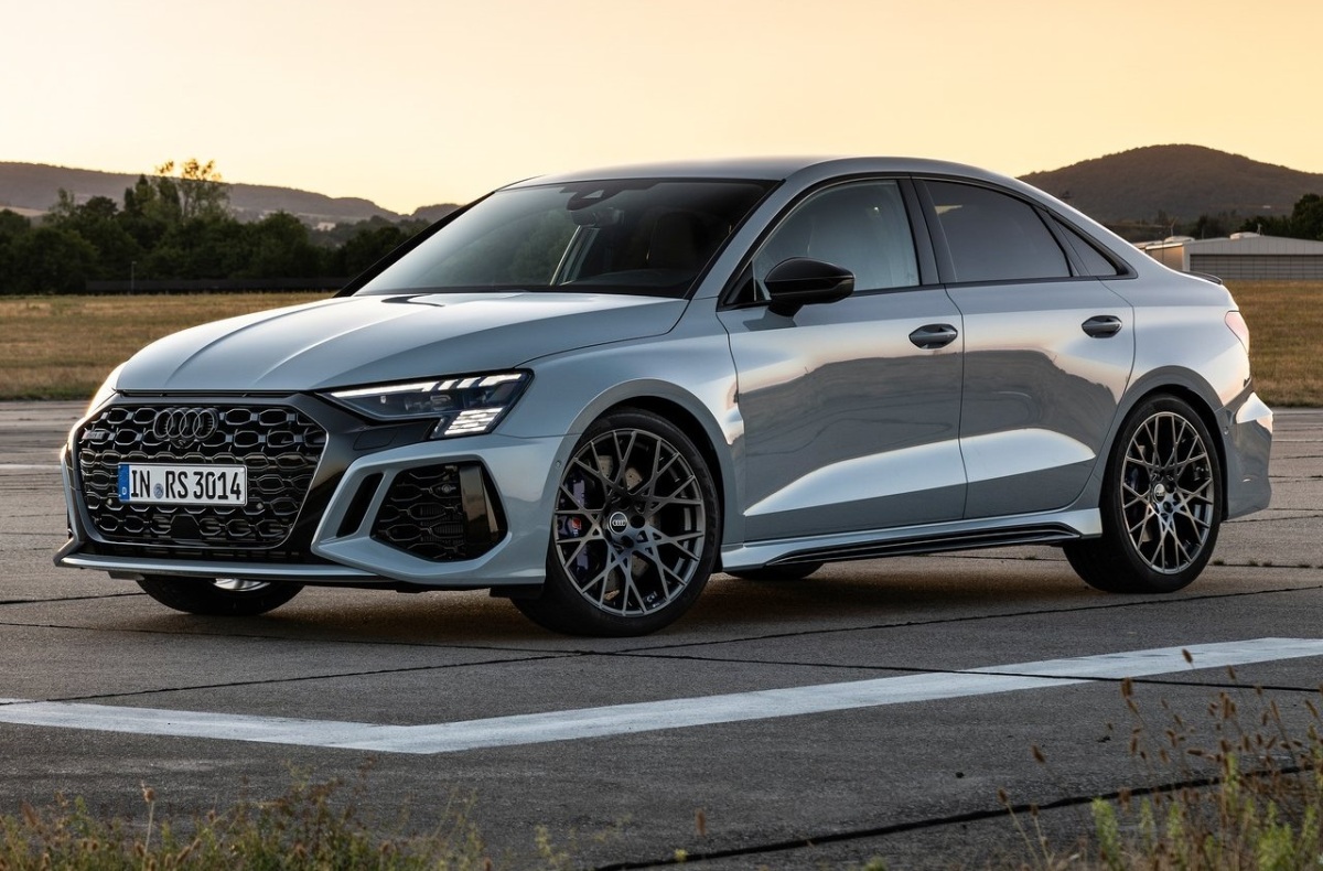 Audi RS3 Sedan performance 9