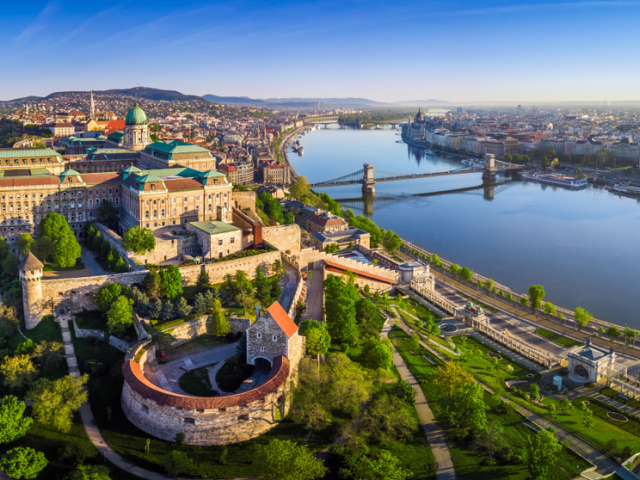 Budapešť, Budínsky hrad, Dunaj, Maďarsko, reťazový mosto Szechenyi, Bazilika sv. Štefana, Maďarský parlament, Matyášov kostol