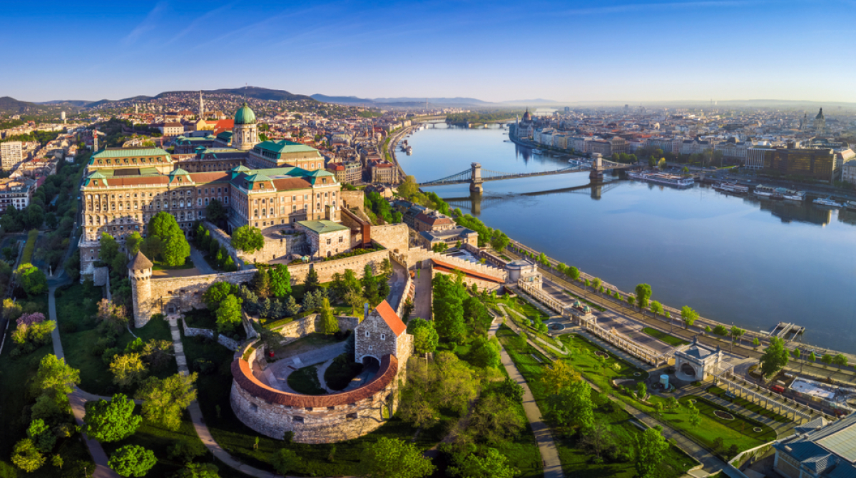 Budapešť, Budínsky hrad, Dunaj, Maďarsko, reťazový mosto Szechenyi, Bazilika sv. Štefana, Maďarský parlament, Matyášov kostol