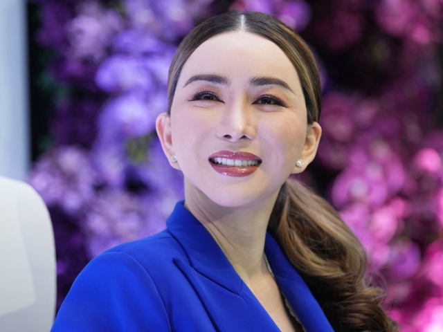 Anne Jakapong Jakrajutatip 