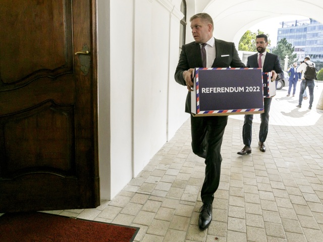 Referendum / Robert Fico /