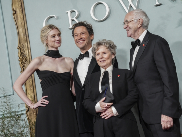 Elizabeth Debicki, Dominic West, Imelda Staunton a Jonathan Pryce