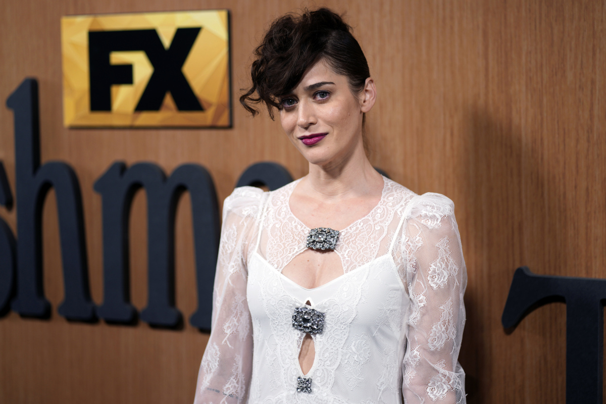 Lizzy Caplan