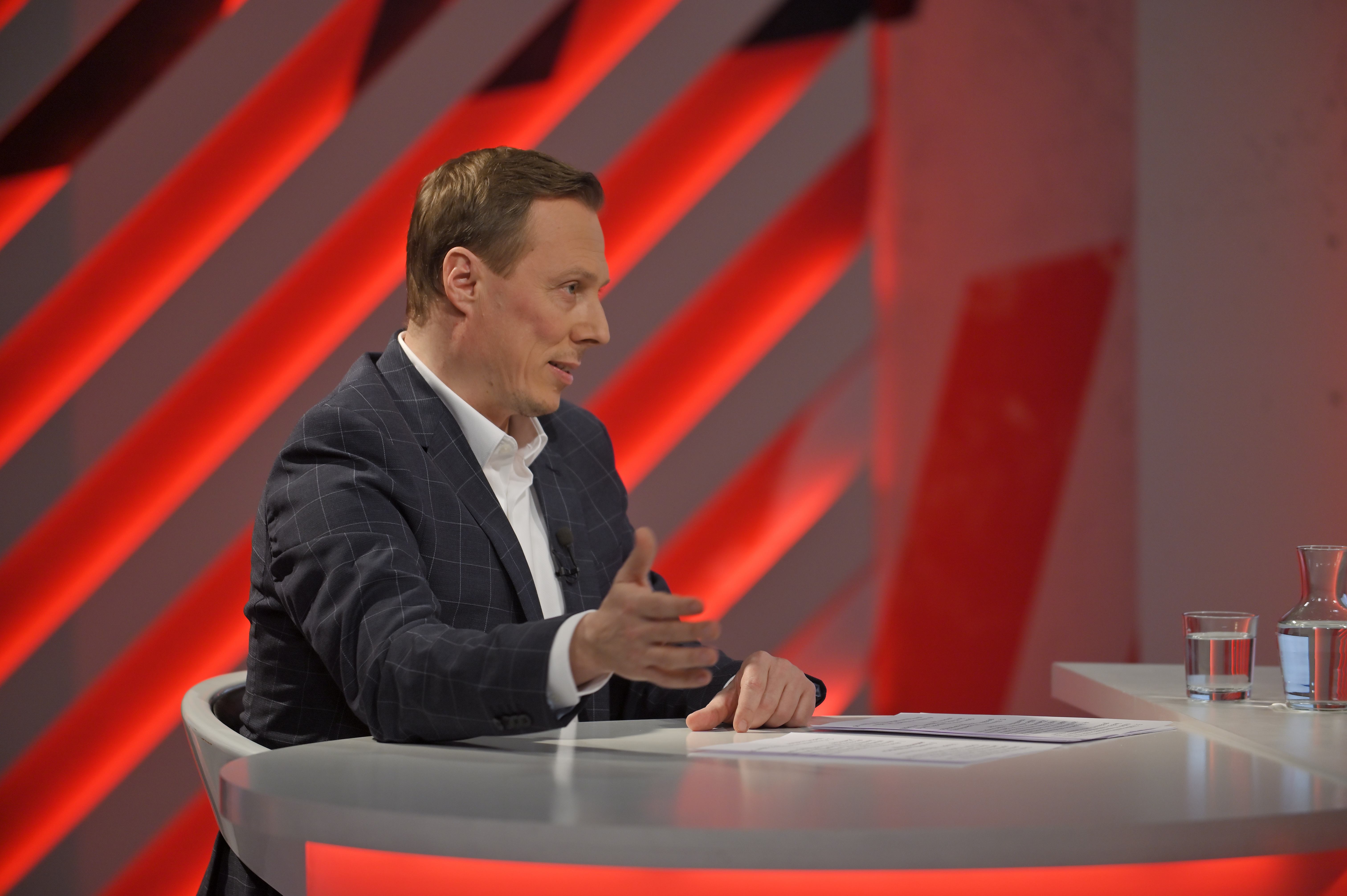RTVS prináša novú reláciu Pod povrchom s Marekom Vagovičom.