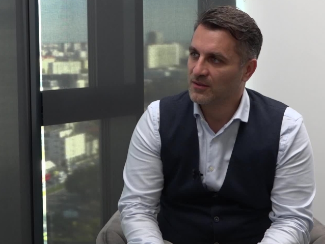 Pavel Škriniar, Ide o peniaze