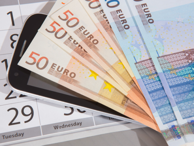 financie, peniaze, dávky, plat, bankovky