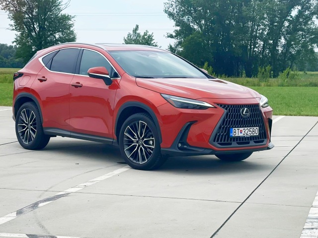 Lexus NX 450h+ (2022)