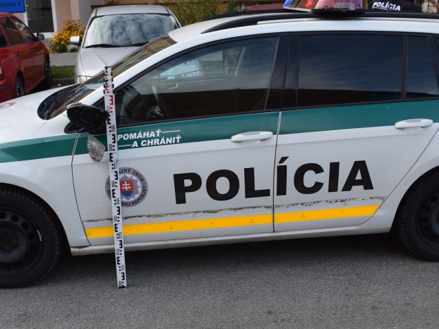 Polícia / Policajné auto /