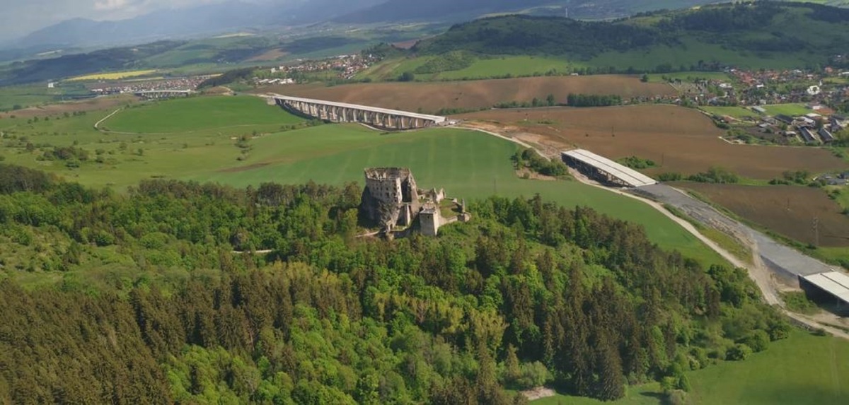 Hubová-Ivachnová, liptovská diaľnica D1, výstavba