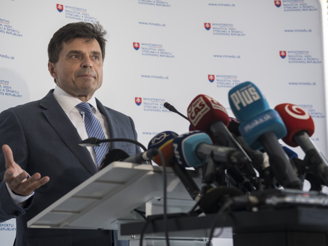 Peter Plavčan, demisia