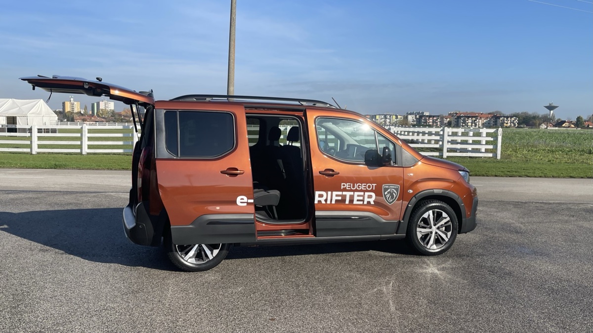 Peugeot e-Rifter (2022)