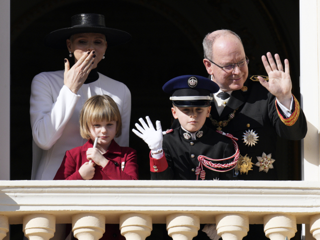 Princ Albert,  princezná Charlene, princ Jacques a princezná Gabriella
