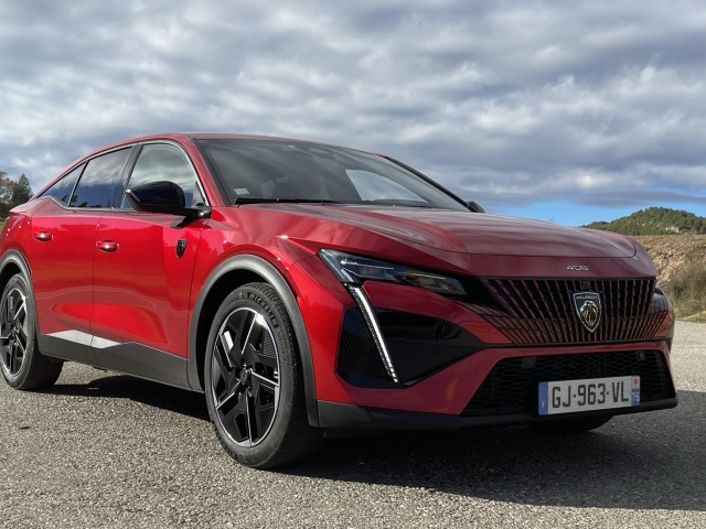 Peugeot 408 plug-in hybrid (2022)