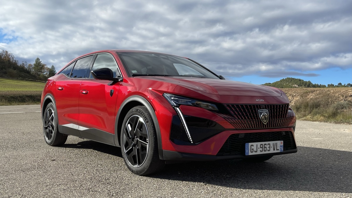 Peugeot 408 plug-in hybrid (2022)