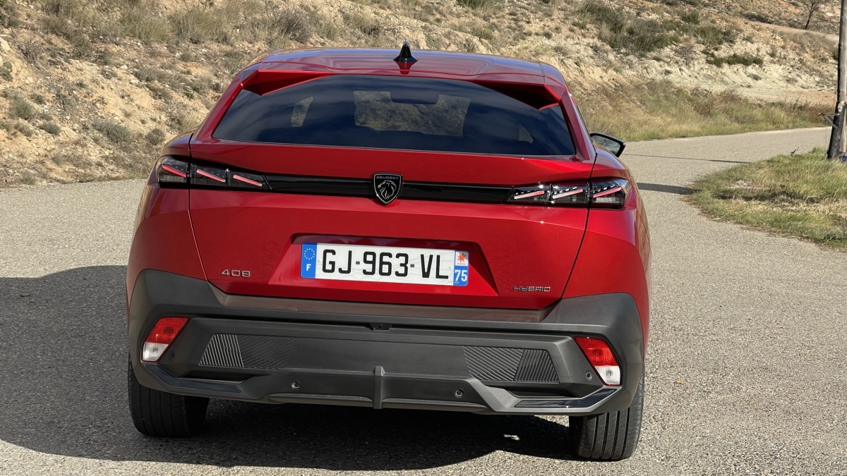 Peugeot 408 plug-in hybrid (2022)