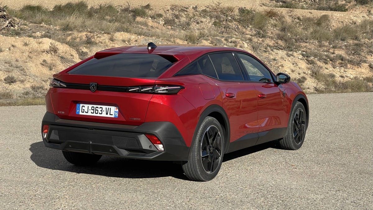Peugeot 408 plug-in hybrid (2022)