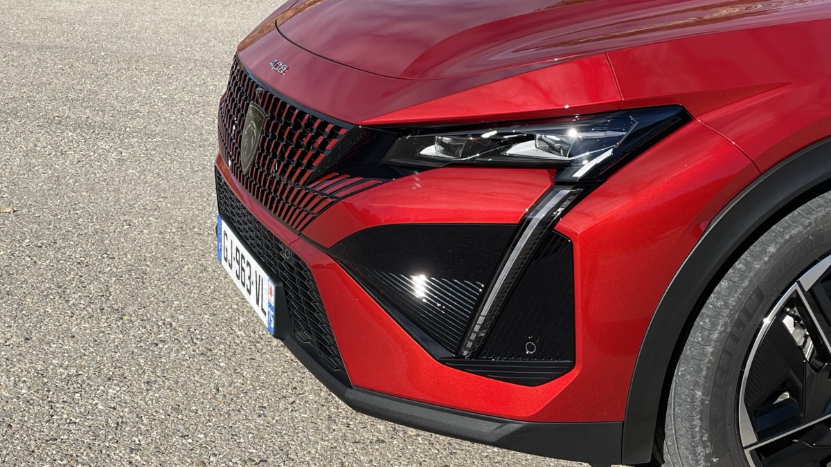 Peugeot 408 plug-in hybrid (2022)