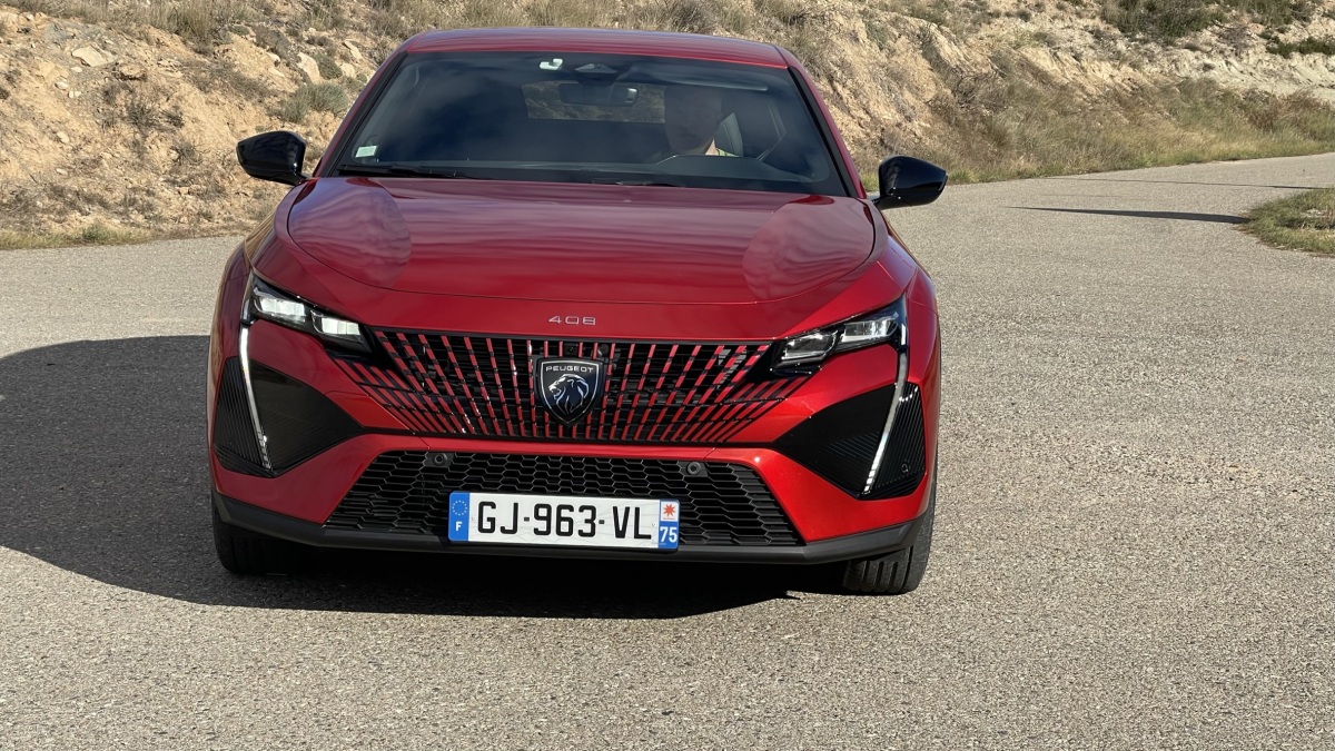 Peugeot 408 plug-in hybrid (2022)