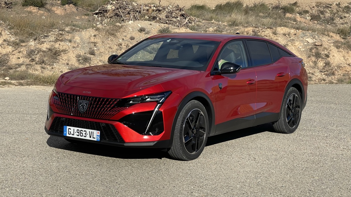 Peugeot 408 plug-in hybrid (2022)
