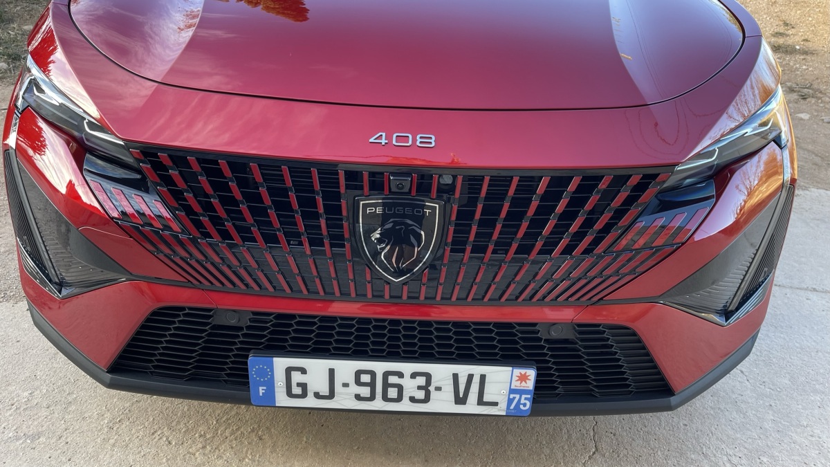 Peugeot 408 plug-in hybrid (2022)