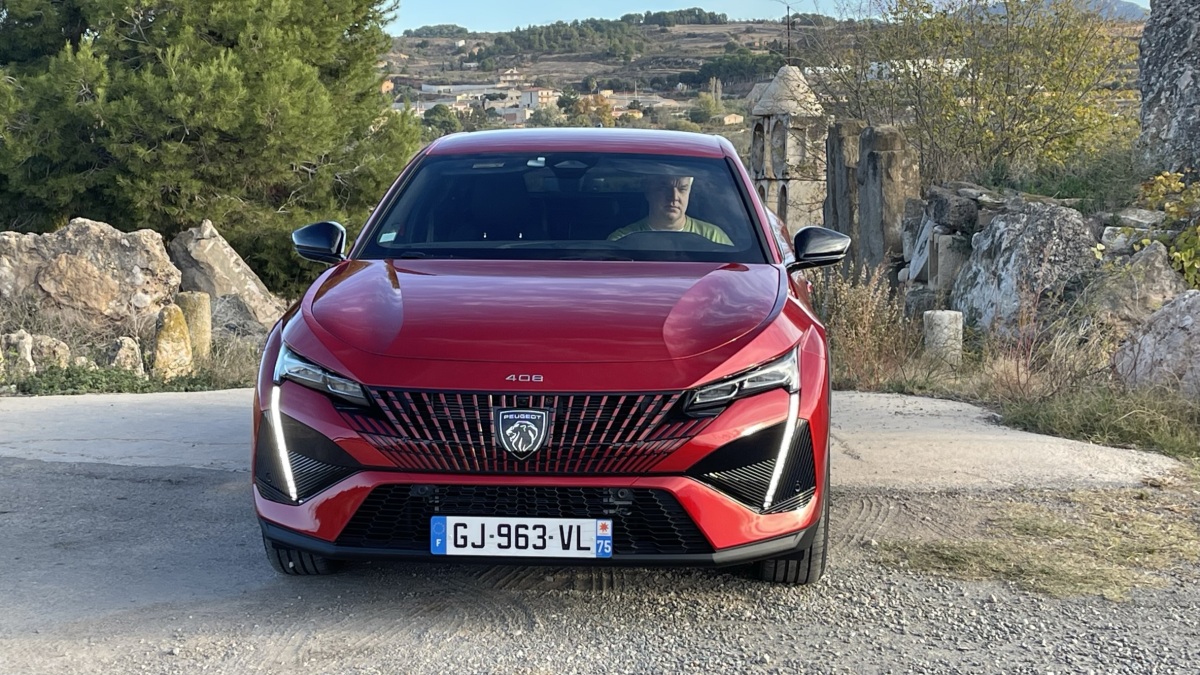 Peugeot 408 plug-in hybrid (2022)