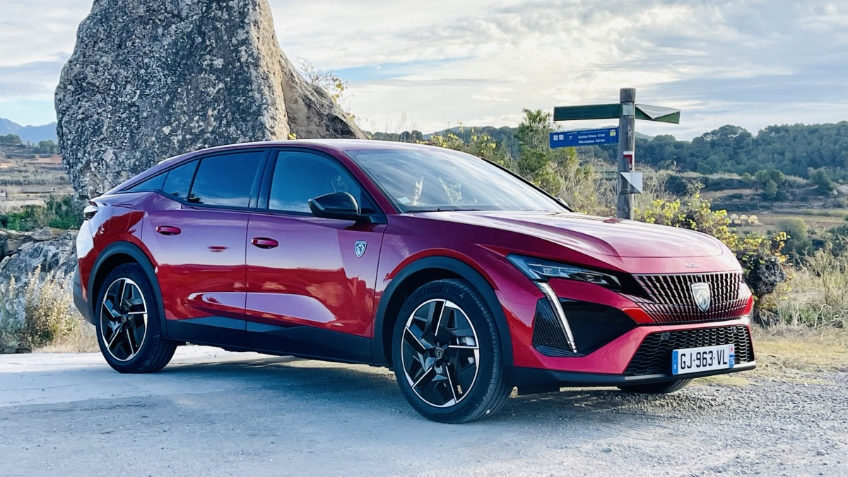 Peugeot 408 plug-in hybrid (2022)