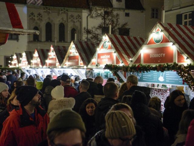 Bratislava Vianočné Trhy Rozsvietenie Stromček