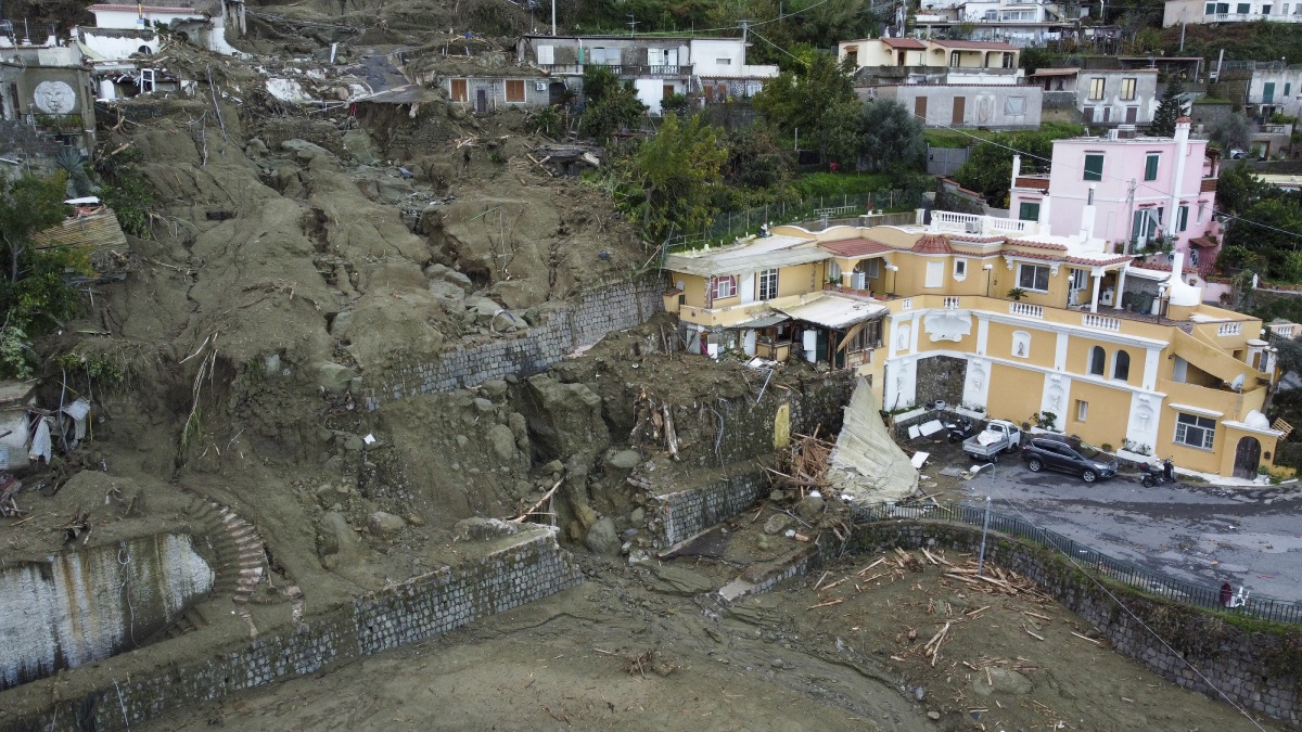 Ischia / Casamicciola  / Zosuv pôdy /