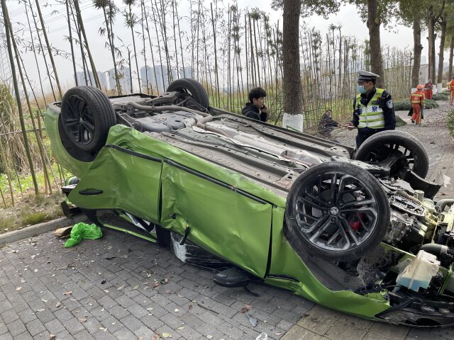 Čína - havária Tesla vs MG6
