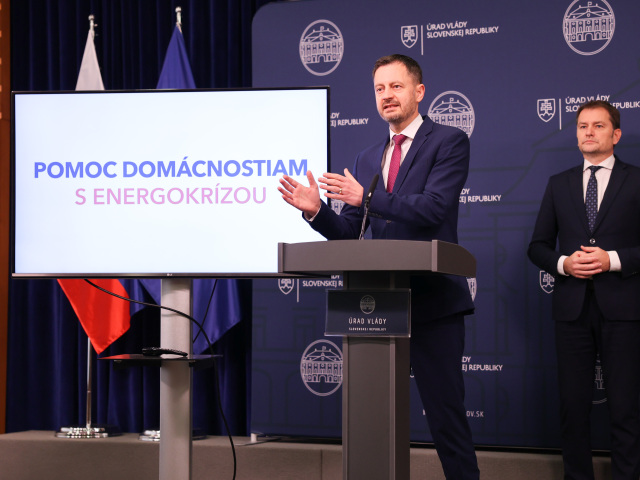 Eduard Heger a Igor Matovič predstavujú pomoc v energokríze pre domácnosti.