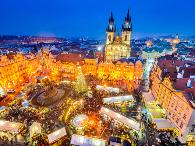 Vianoce, adventné trhy, vianočný trh, Praha, stánky, punč,