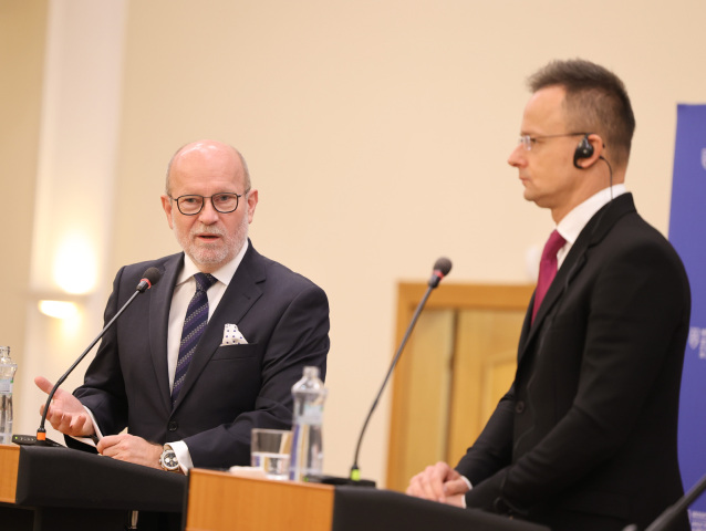 Rastislav Káčer, Péter Szijjártó