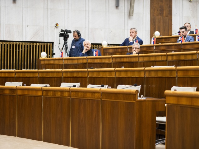 NR SR / Parlament /