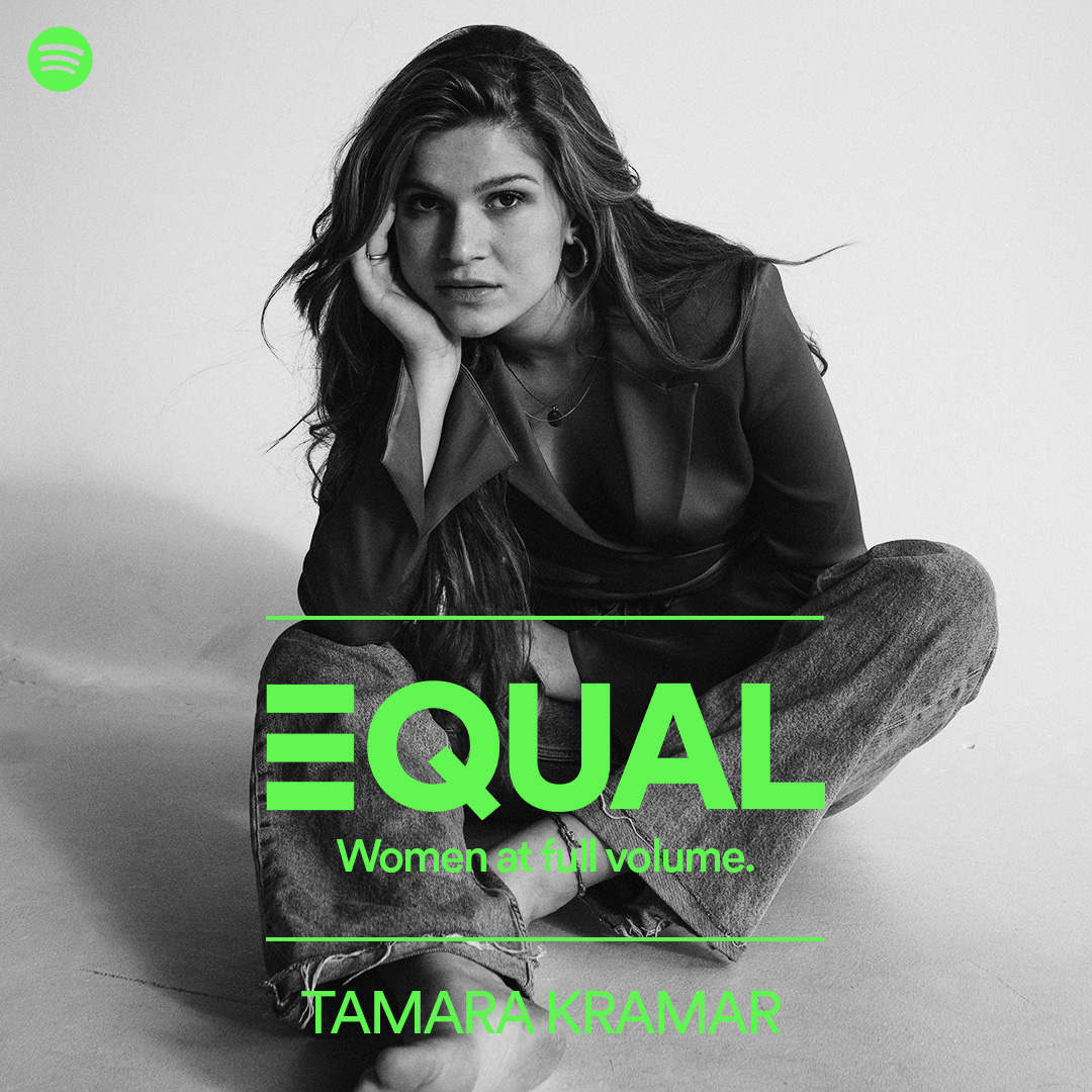 Slovenská speváčka Tamara Kramar v kampani Equal.