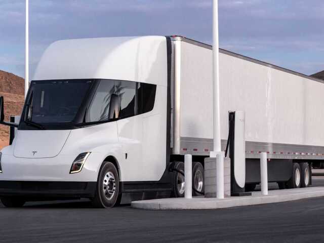 Tesla Semi - 2022