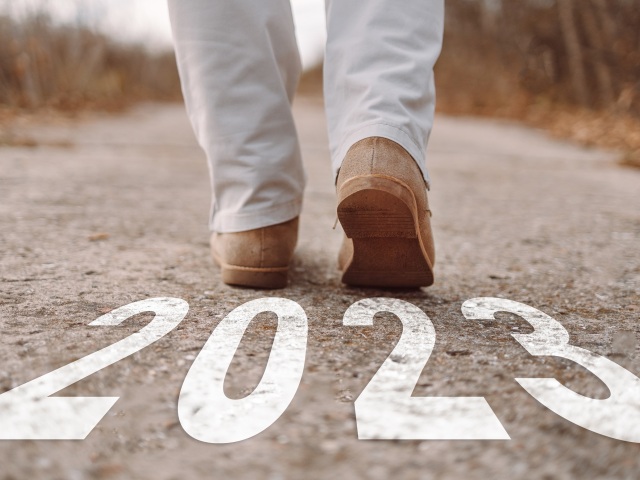 nohy, cesta, nový rok, 2023