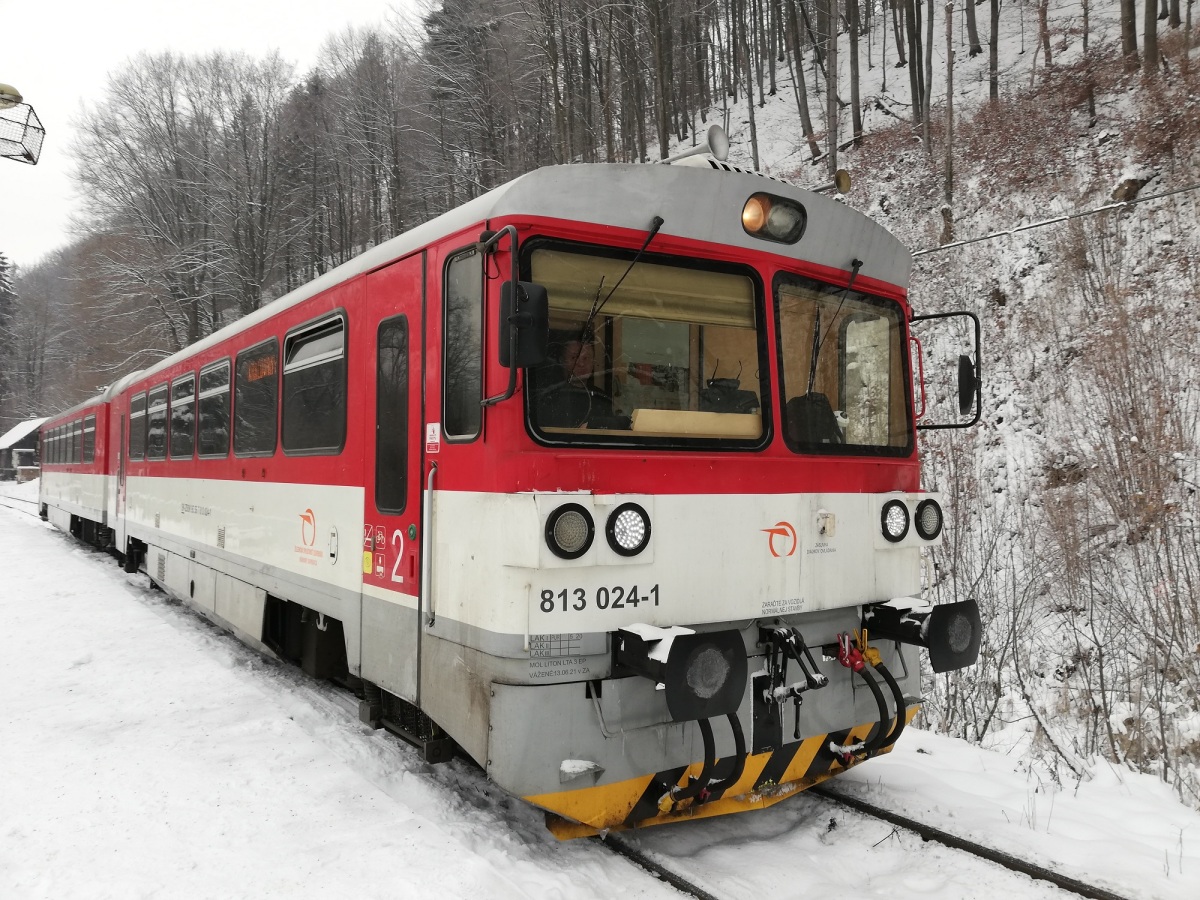 vlak, Sedliacka Dubová, stopovanie na peróne