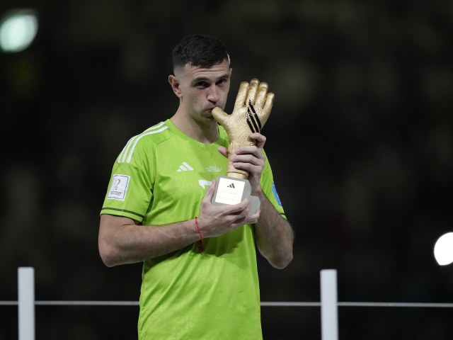 Chelsea vystužila brankársky post, do Londýna prichádza kontroverzný Argentínčan