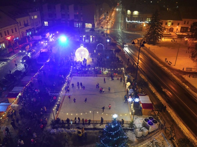 klzisko, Brezno, námestie