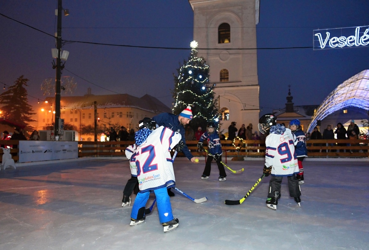 klzisko, Brezno, námestie