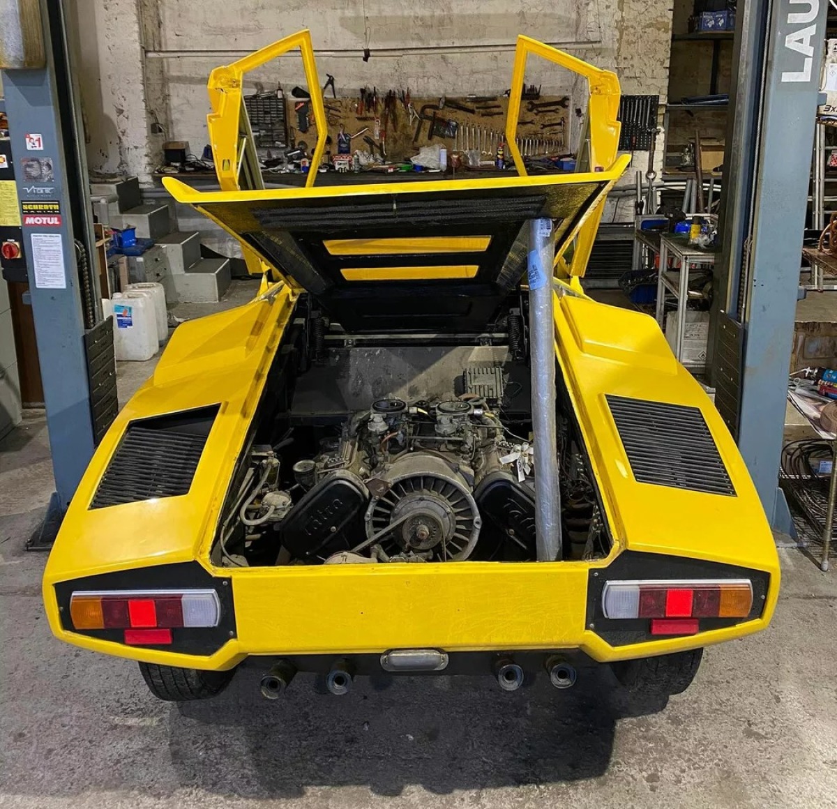 Auto Abbaretti - replika Lamborghini Countach