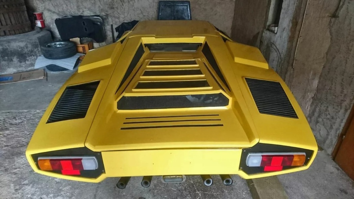 Auto Abbaretti - replika Lamborghini Countach